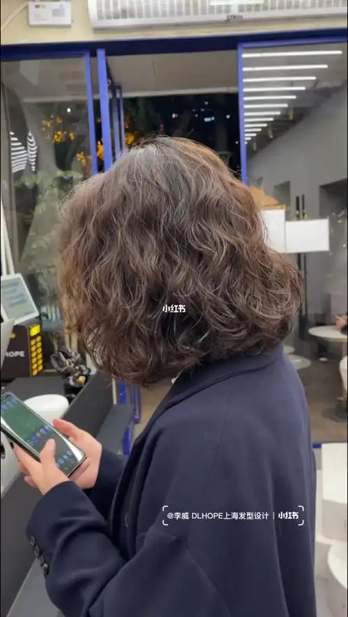设计发型找李威  #短发羊毛卷  #短发  #短发烫发  #圆脸发型推荐