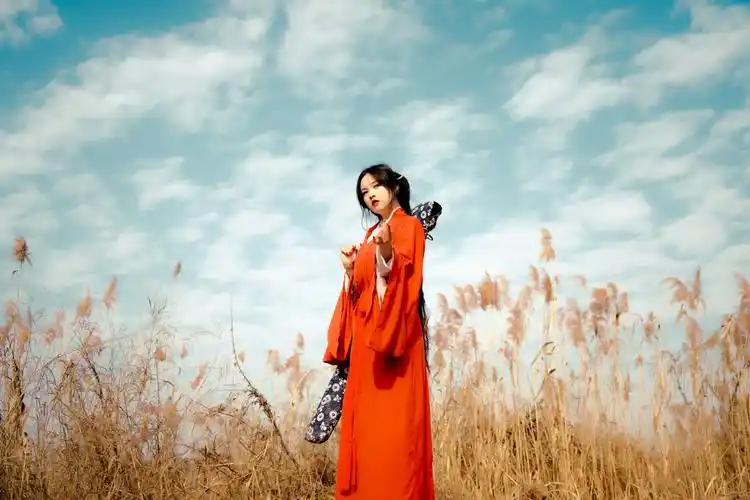 芦苇从 红衣 古装 汉服 中国风 4k美女壁纸