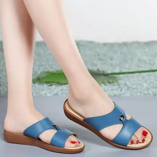 芸人本源夏季妈妈凉鞋女中跟软底时尚中老年凉拖鞋外穿大码中年平底鞋