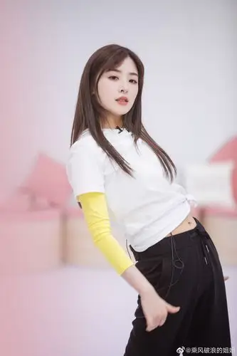 【张含韵】【美图】练习室姐姐