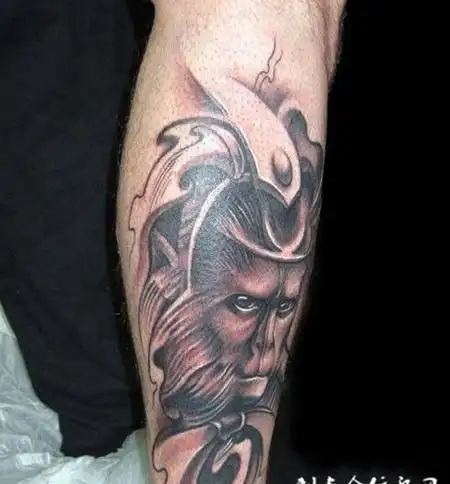 男人小腿霸气斗战胜佛经典纹身图案