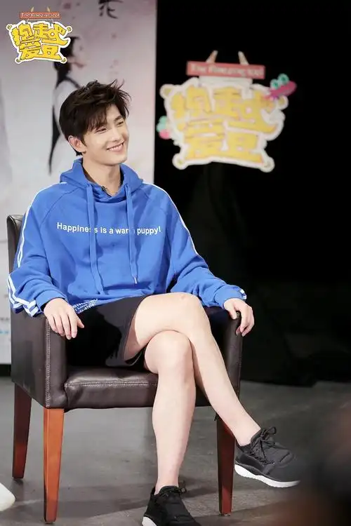 杨洋新闻170802抱走吧爱豆录制现场美图公开您的好友杨灵魂画手洋再