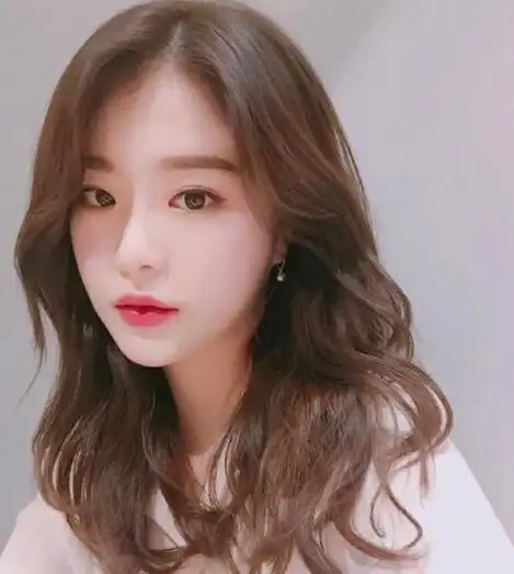 三七分发型女中长直发,淑女的专属直发发型