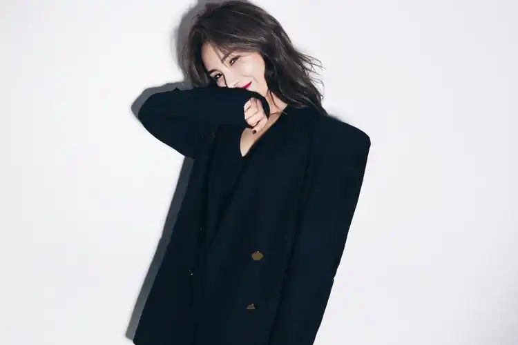 许佳慧最伤新歌暗色唱痛隐忍的爱