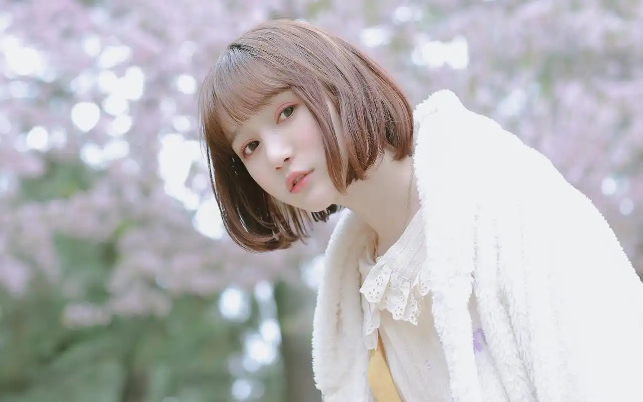 短发的文艺女生