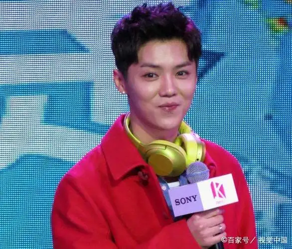 吴世勋变胖显油腻,胖到嘴角歪斜,还有好多韩国偶像也变油腻