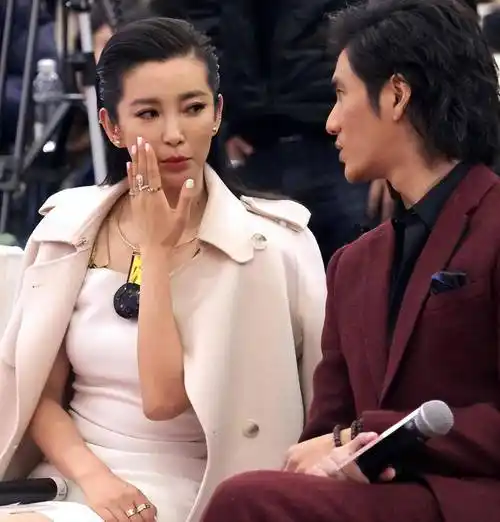 从何琳到周迅再到董洁,甚至还有李冰冰,可以说跟陈坤搭过戏的女星,都