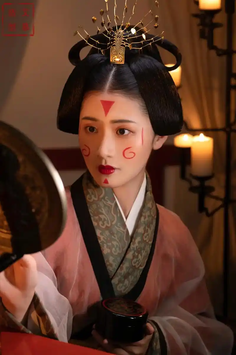 复原的魏晋女俑"十字髻"造型#中国风 #古风 #汉服 #图文 - 抖音