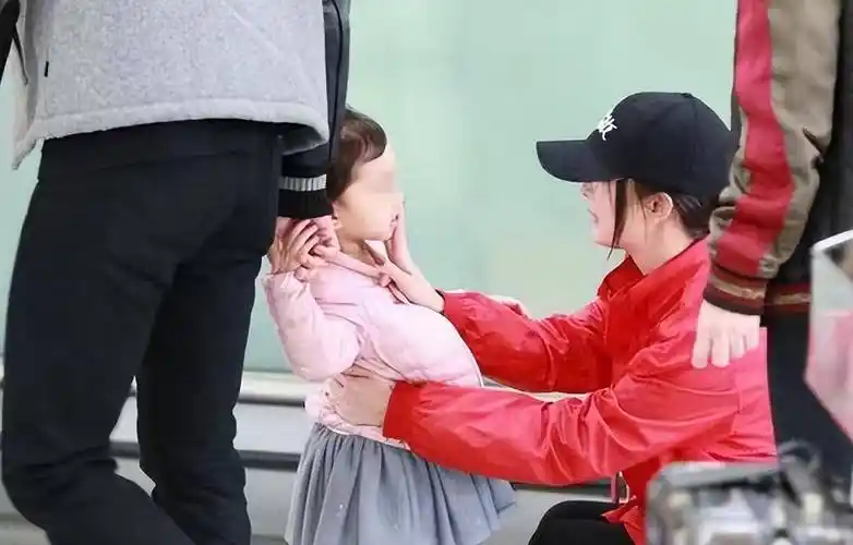 小糯米9岁生日,杨幂ip地址显示香港,低调为女儿庆生好感人_刘恺威