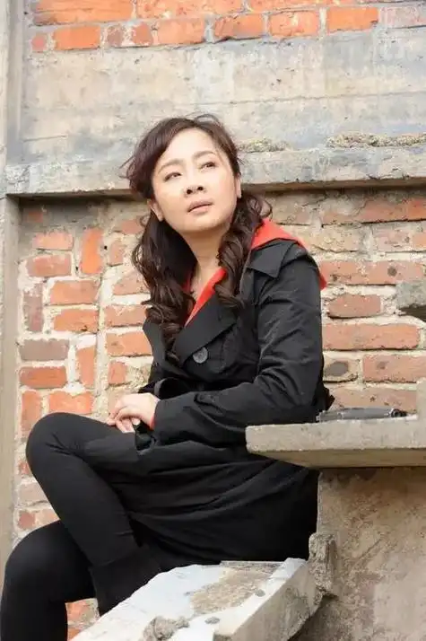 回顾唐静与王新军离婚后独自陪儿子长大如今的选择令人泪目