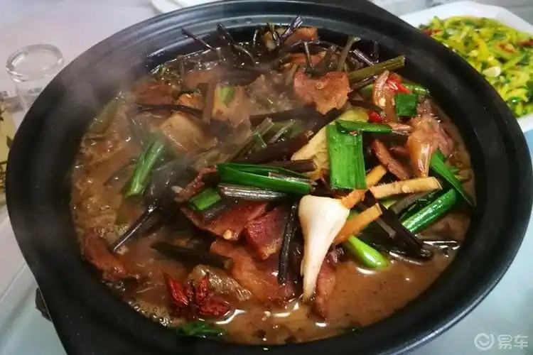 农家土菜,腊肉蕨菜.
