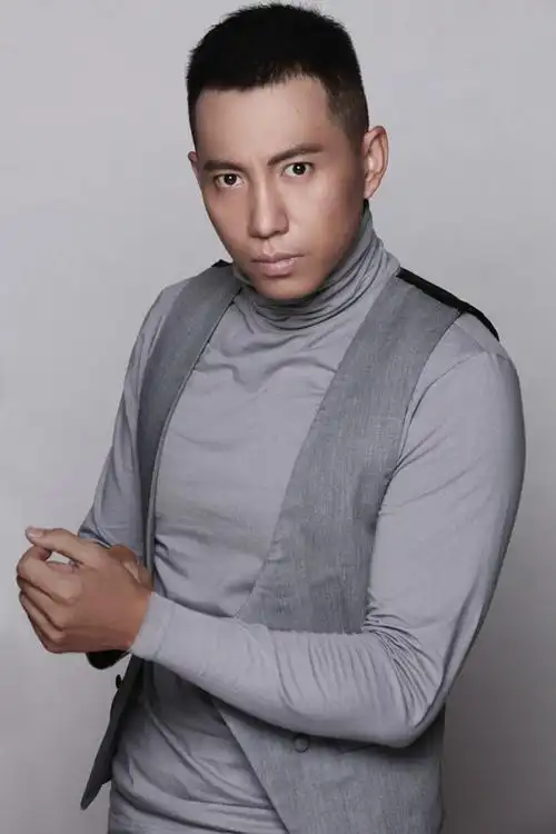 演员谷智鑫:34岁拍戏坠马瘫痪,女友照顾他10年,未办婚礼成遗憾_阿斯