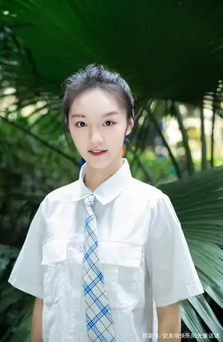 贺美琦学院风照片,清新靓丽,时尚唯美