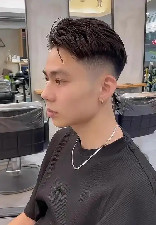 2024男生夏季发型流行趋势,这3款清爽帅气,剪完提升颜值!