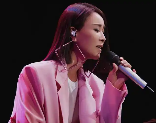 那英再次出圈,凭借耿直爆火,导师当年的6个字评价,没说错!