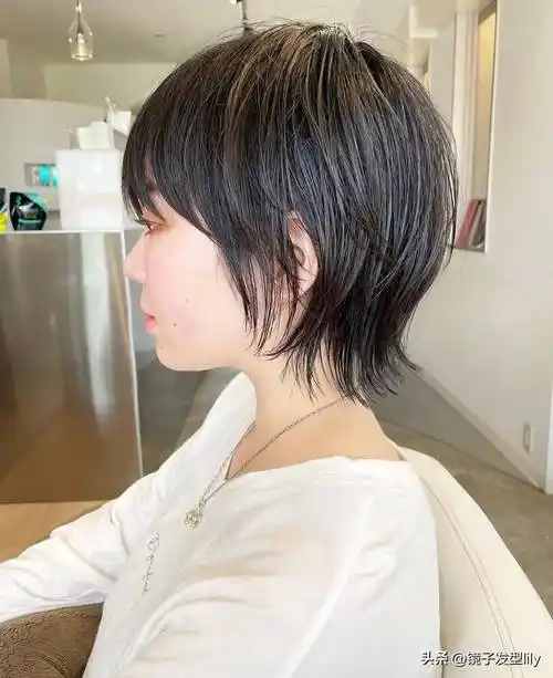 女士发型别乱剪,想美就选露耳短发,好看时尚不夸张