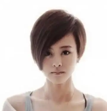 女生斜刘海短发设计修颜减龄更清爽