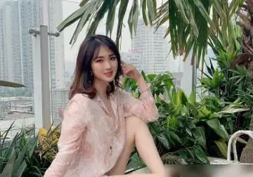 被郑爽绊了一脚的华为公主姚安娜