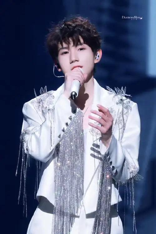 王源超话#王源2024龙行绛气#天使在唱歌@tfboys-王源