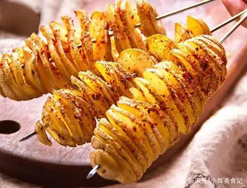 街边旋风土豆,做法简单食材常见,口感酥脆可口十分好吃