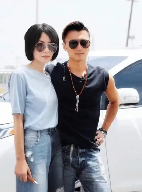 53岁王菲小腹隆起被指怀孕,网友:她怀的是哪吒吗?_谢霆锋_生活_感情