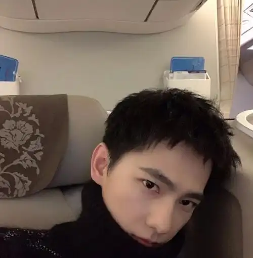 果然不要刘海敢露额头的才是真美人,这是又一个颜值巅峰了呀_那杨洋