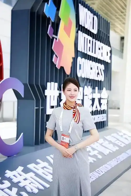 天津航空乘务员亮相第六届世界智能大会倾情为大会提供礼仪服务