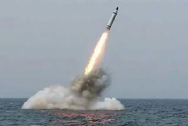 了一枚潜射巡航导弹,这也是巴基斯坦首次用潜艇从水下发射巡航导弹