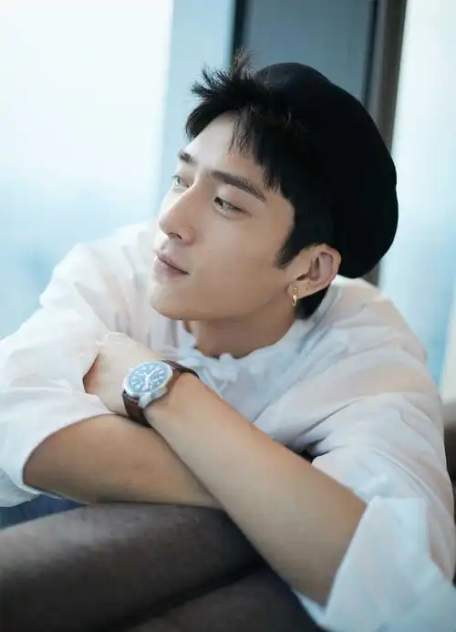 井柏然写真清新文艺 尽享温柔时光展轻熟男魅力