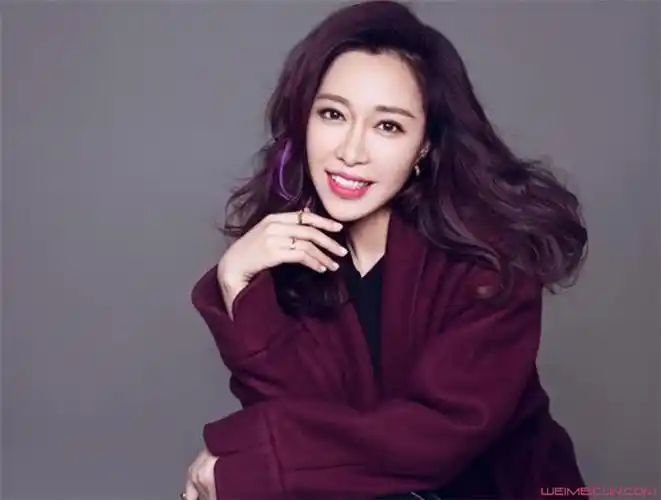 金池并没有对外界公开过自己的年龄,不过她当初参加中国好声音的时候