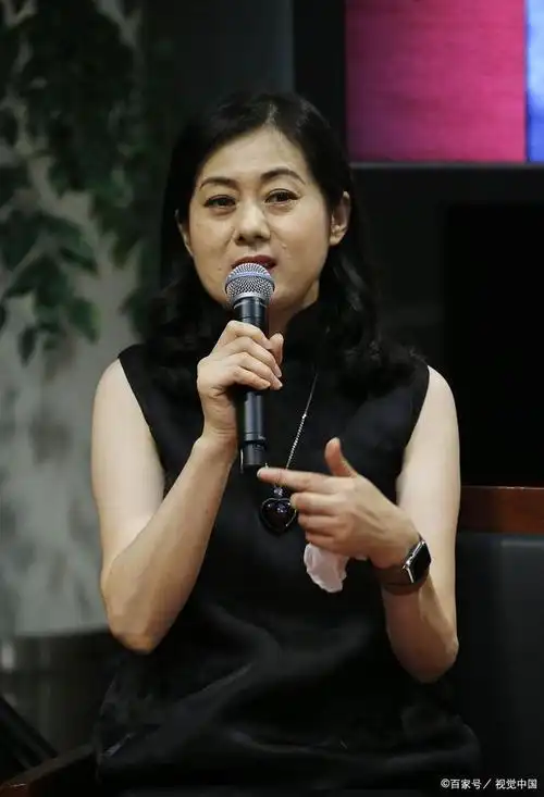 杨丽萍曾经说过,别人来到这个世界上是为了生儿育女,而我来到这个世界