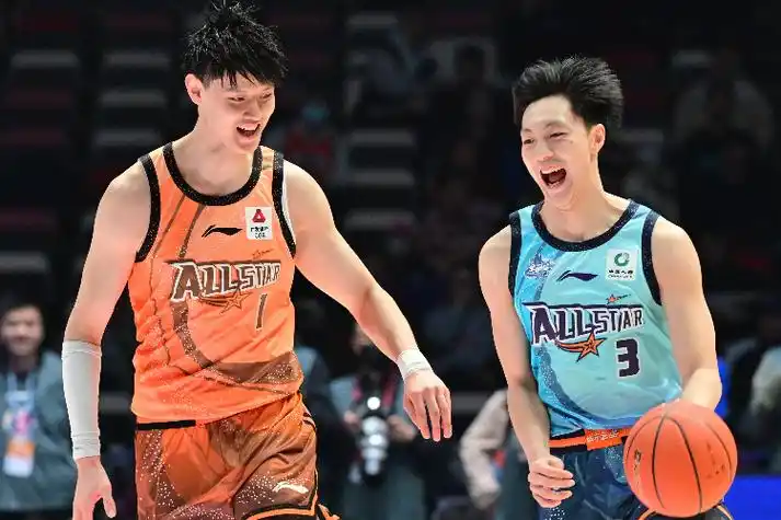 胡明轩31分荣膺全明星mvp韦德做评委给扣篮小将亮满分