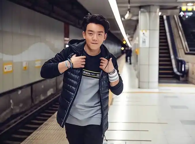 从"夜店小王子"到"宠妻狂魔",郑恺真的变了吗?_苗苗_电影_生活