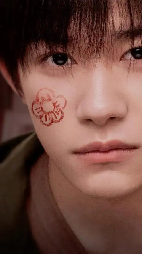 易烊千玺送你一朵小红花饭修壁纸