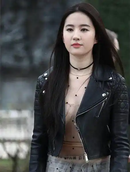 近照见光死,30岁的刘亦菲胖成这样,宋承宪怎么想