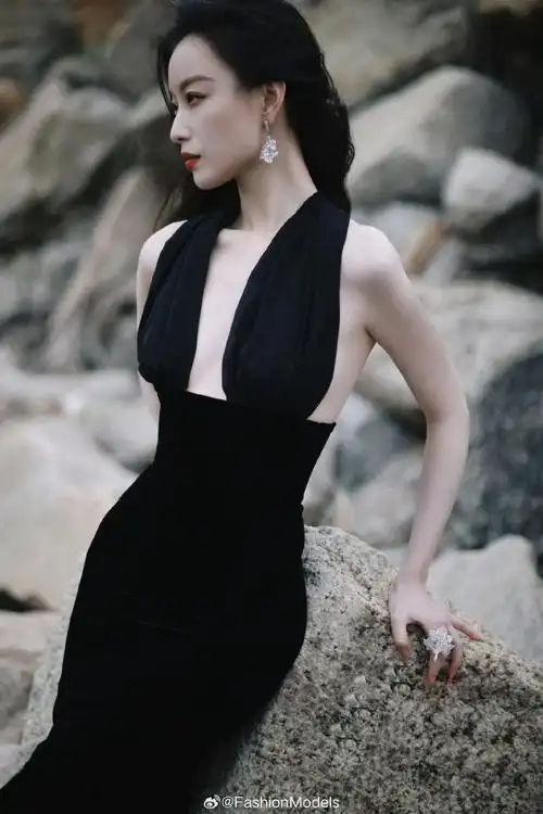 星光大赏红毯##倪妮 寒风中摇曳的黑玫瑰