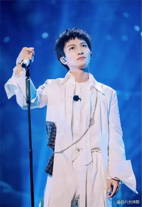 这个从《中国好声音》里飞出来的小鸟,不仅会唱歌,还会用歌声给你画一