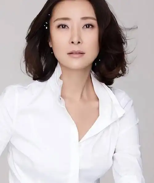 2005年,柯蓝在凤凰台工作了8年,毅然辞职,因为她对某些事的是非不感