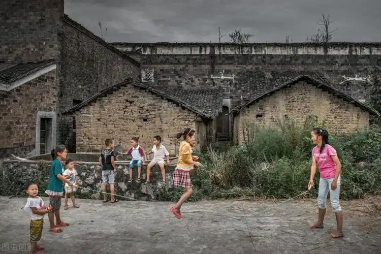 90年代云南玉溪旧照片看到图中景色不禁回忆起难忘的童年