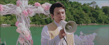 沈腾慈祥的表情配上这个大喇叭格外喜感~"西虹市王力宏"常远此次饰演