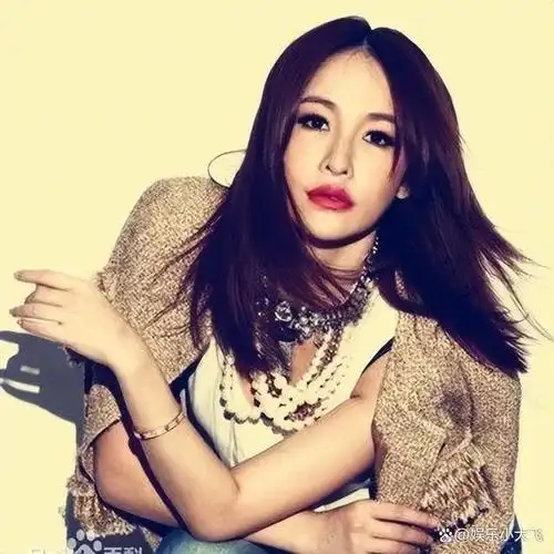 44岁萧亚轩10亿身家19年交往17个男朋友如今样貌大变不敢认