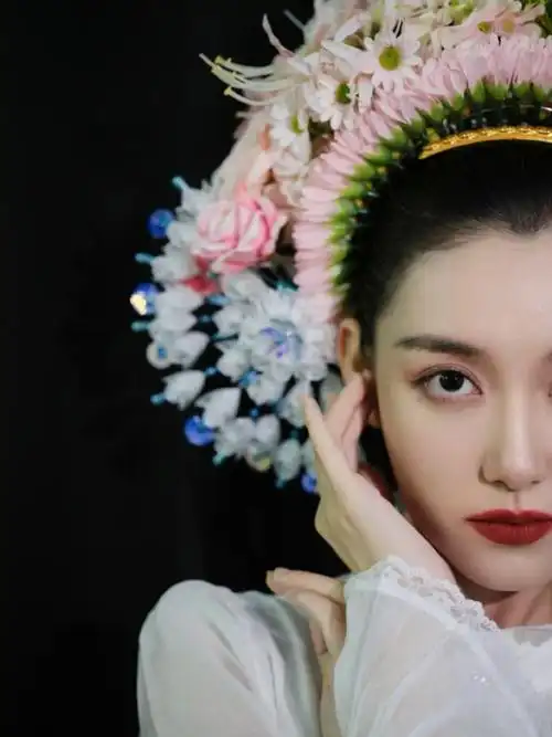 蒋依依新中式##沪上阿姨轻乳花茶