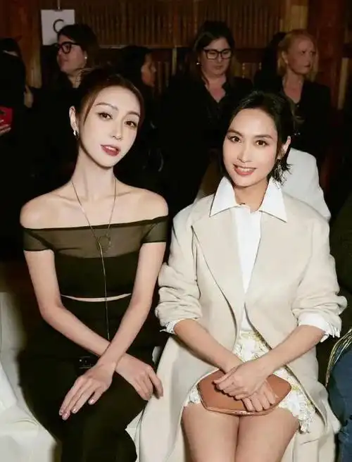 2月23日,一组薛凯琪与朱茵的合照在网络上引发了广泛关注.