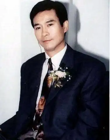 郑少秋被时间侵蚀的身体里居住的是年轻风趣的灵魂