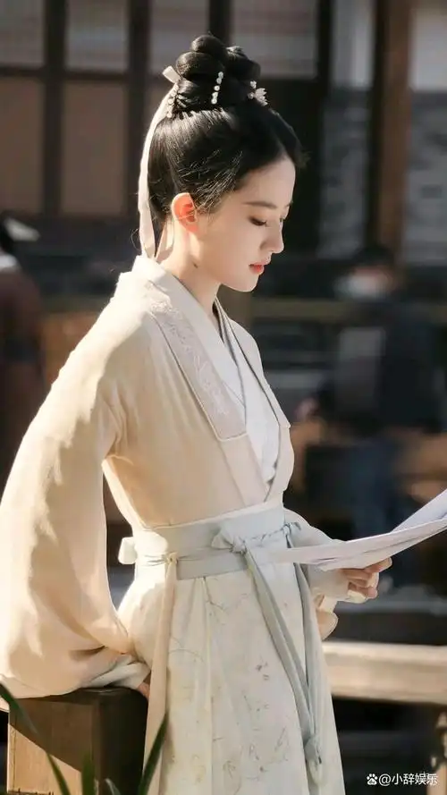刘亦菲的古装扮相真是古色古香,一颦一笑都有仙气