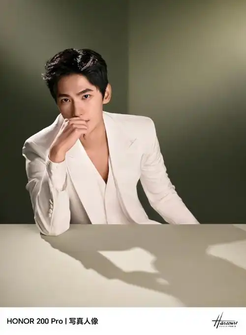 搭配#荣耀200系列全球代言人杨洋#这组帅照让人眼前又一亮!