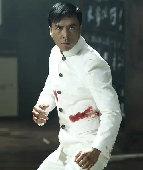 3,甄子丹版陈真:1995年,甄子丹在电视剧版《精武门》中扮演陈真,也给