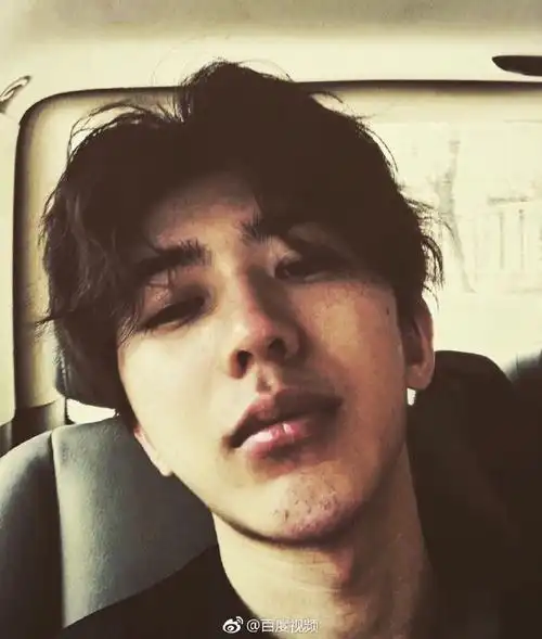 小度星闻##蔡徐坤胡子# 啊啊啊啊,#蔡徐坤. 来自百度视频 - 微博