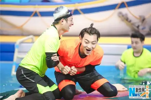 快本张一山黄子韬决斗表情包井柏然爆笑甩包袱