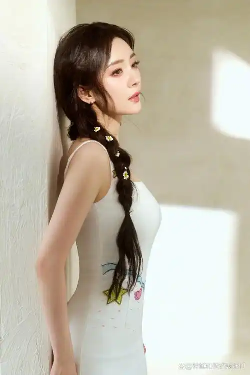 这张是杨幂说:这是她穿过最美的裙子.